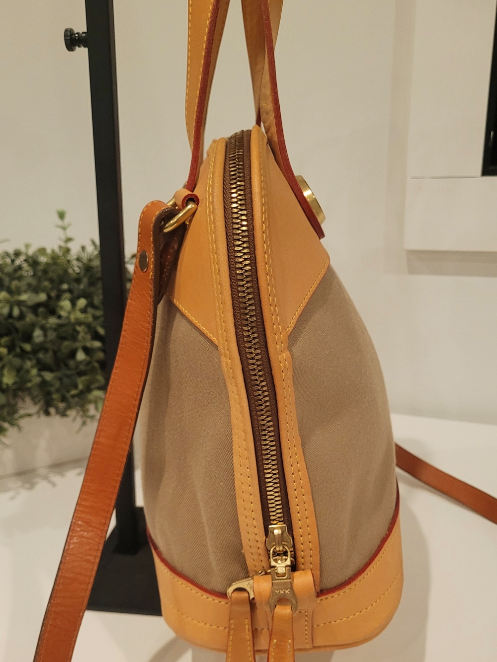 Dooney & Bourke Vintage Made In The USA - Picture 3 of 8